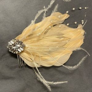 BIGO FREE; feather hair clip